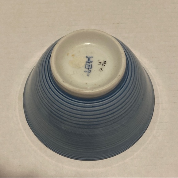 Vintage Andrea Sadek small bowl with hummingbird and hibiscus background - Picture 3 of 3